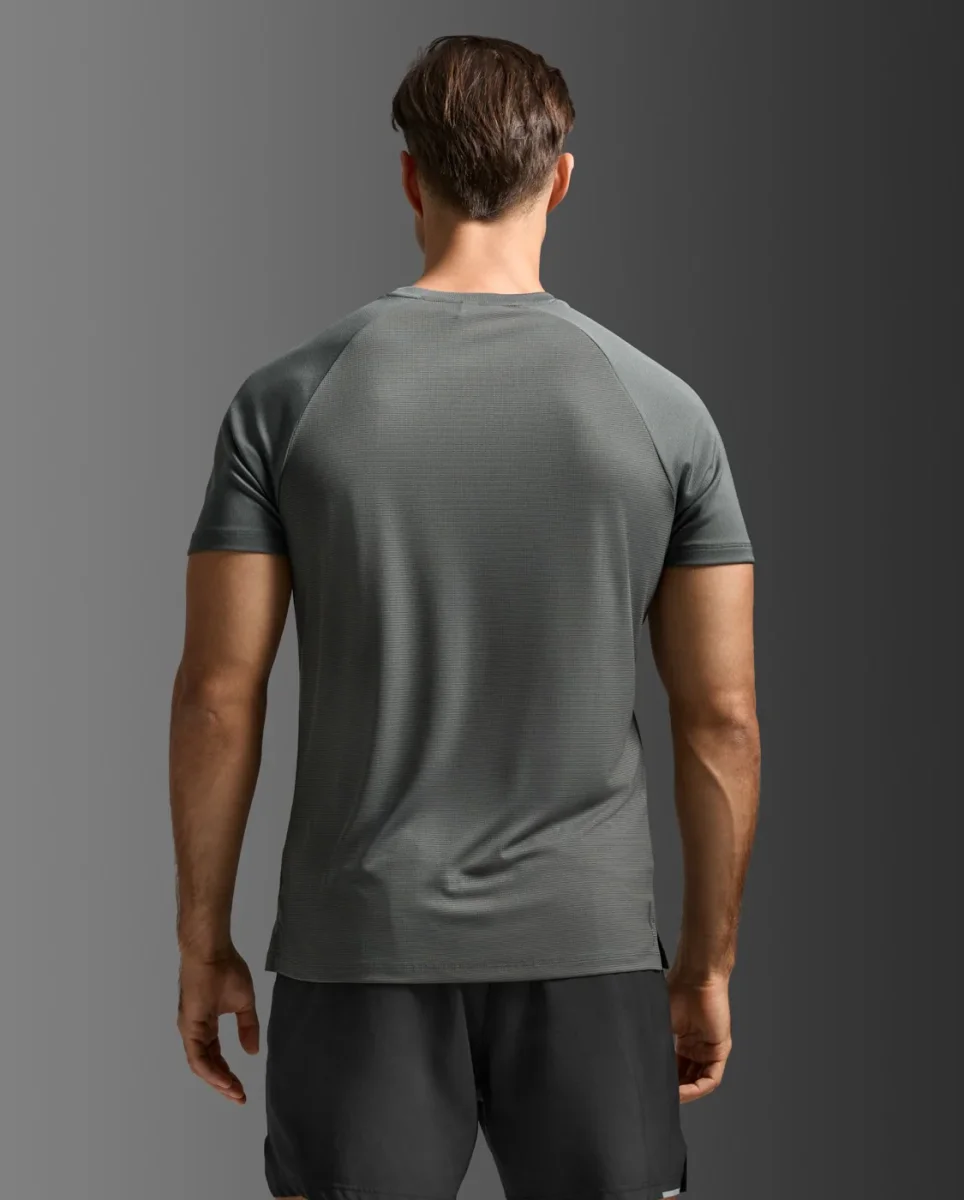 Aero Mesh Tee Laufshirt Herren - jupiter/black reflective – Bild 4